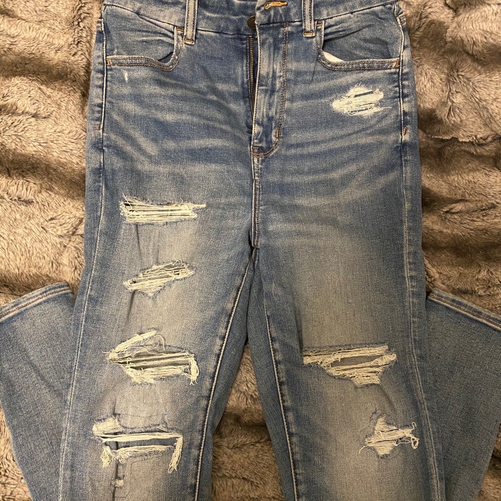 NWOT American eagle distressed high rise jeans